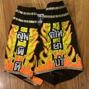 Twins muay thai shorts size L